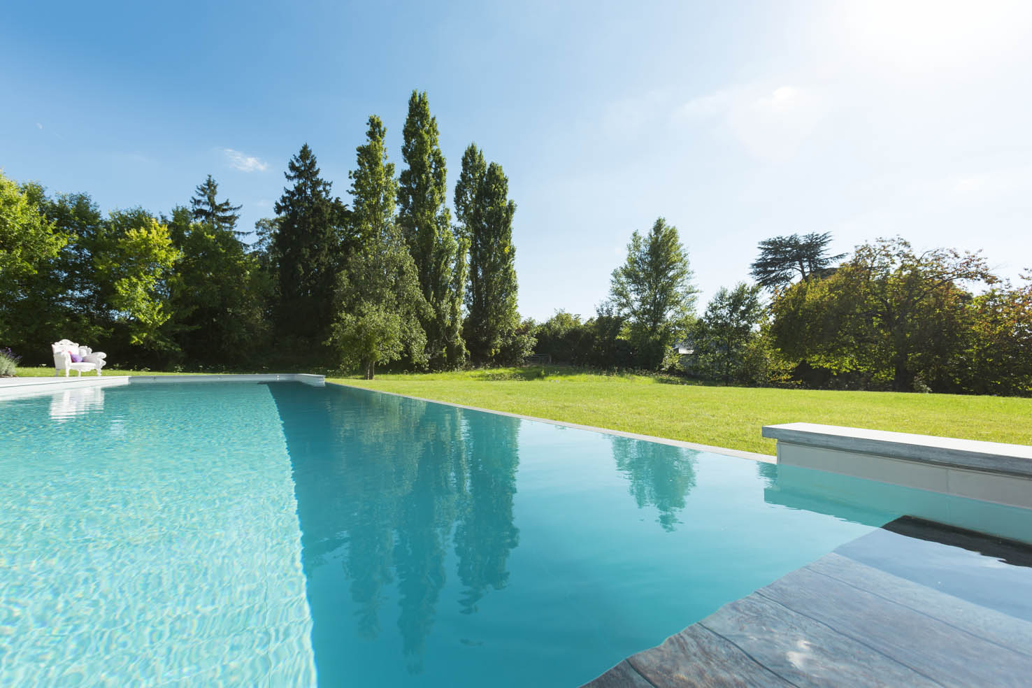 Piscine à débordement