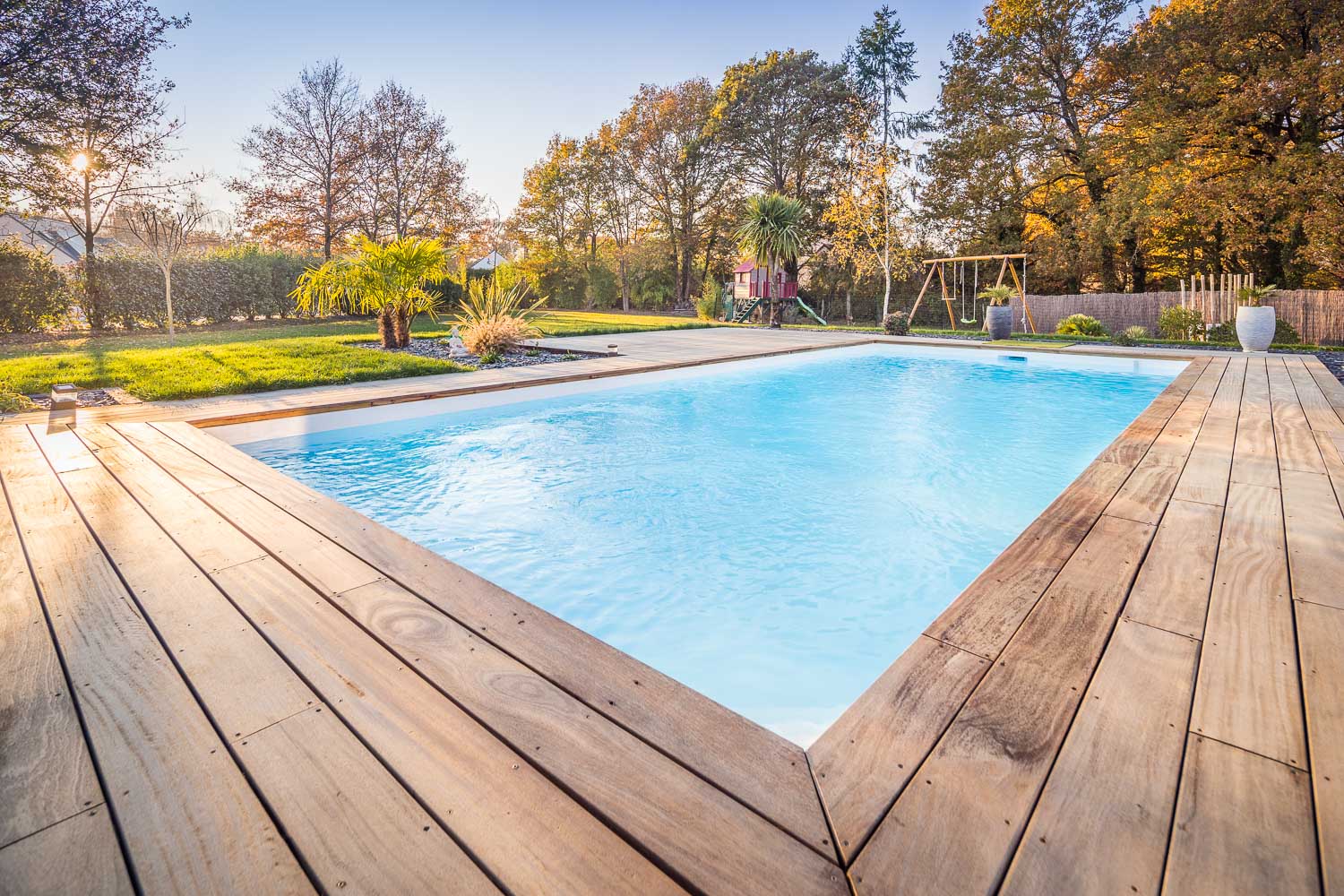 Piscine à fond composé