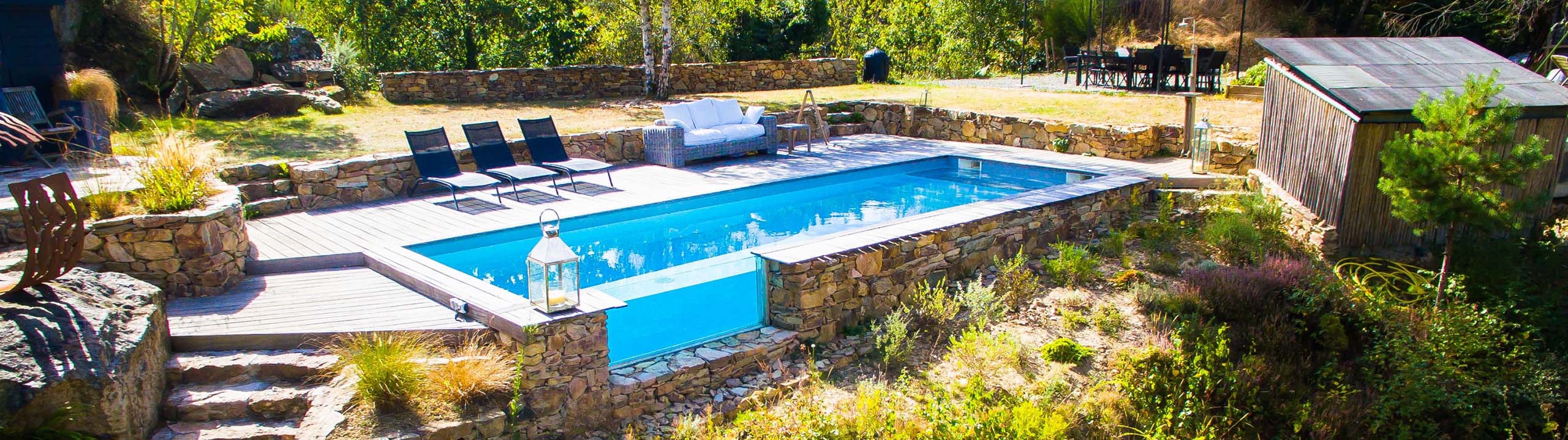 Quel mobilier choisir au bord d'une piscine ?