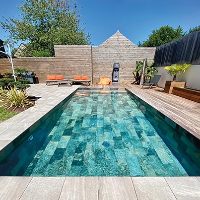 Carrelage ou liner pour votre piscine ?