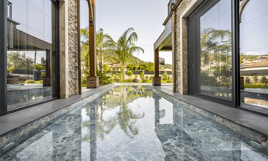 Carrelage ou liner pour votre piscine ?